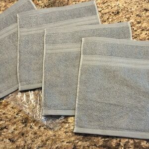 4 Gray facecloths